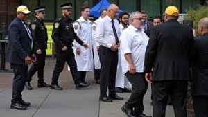 הטראומה שמאחורי הקלעים: סיפורו של המאבטח ששרד את פיגוע בית הכנסת במנצ'סטר